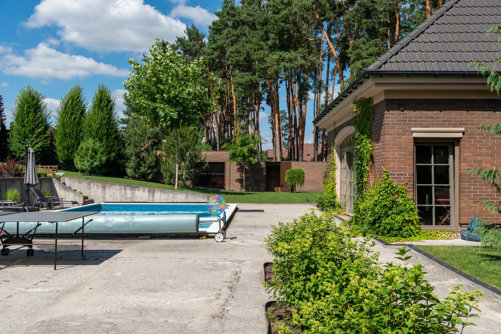 Dive In — Vivid Pools and Spas